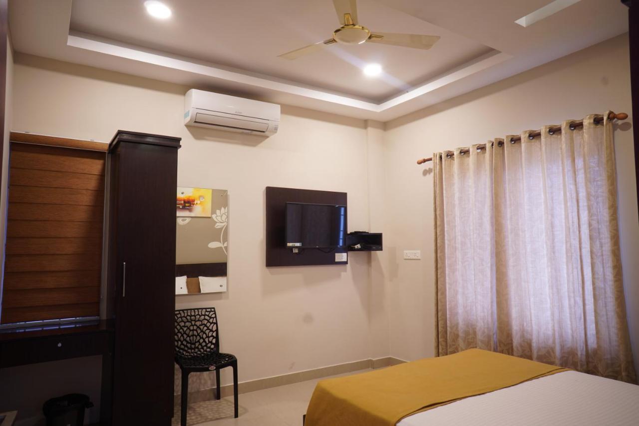 Hotel Metro Residency à Kochi Extérieur photo