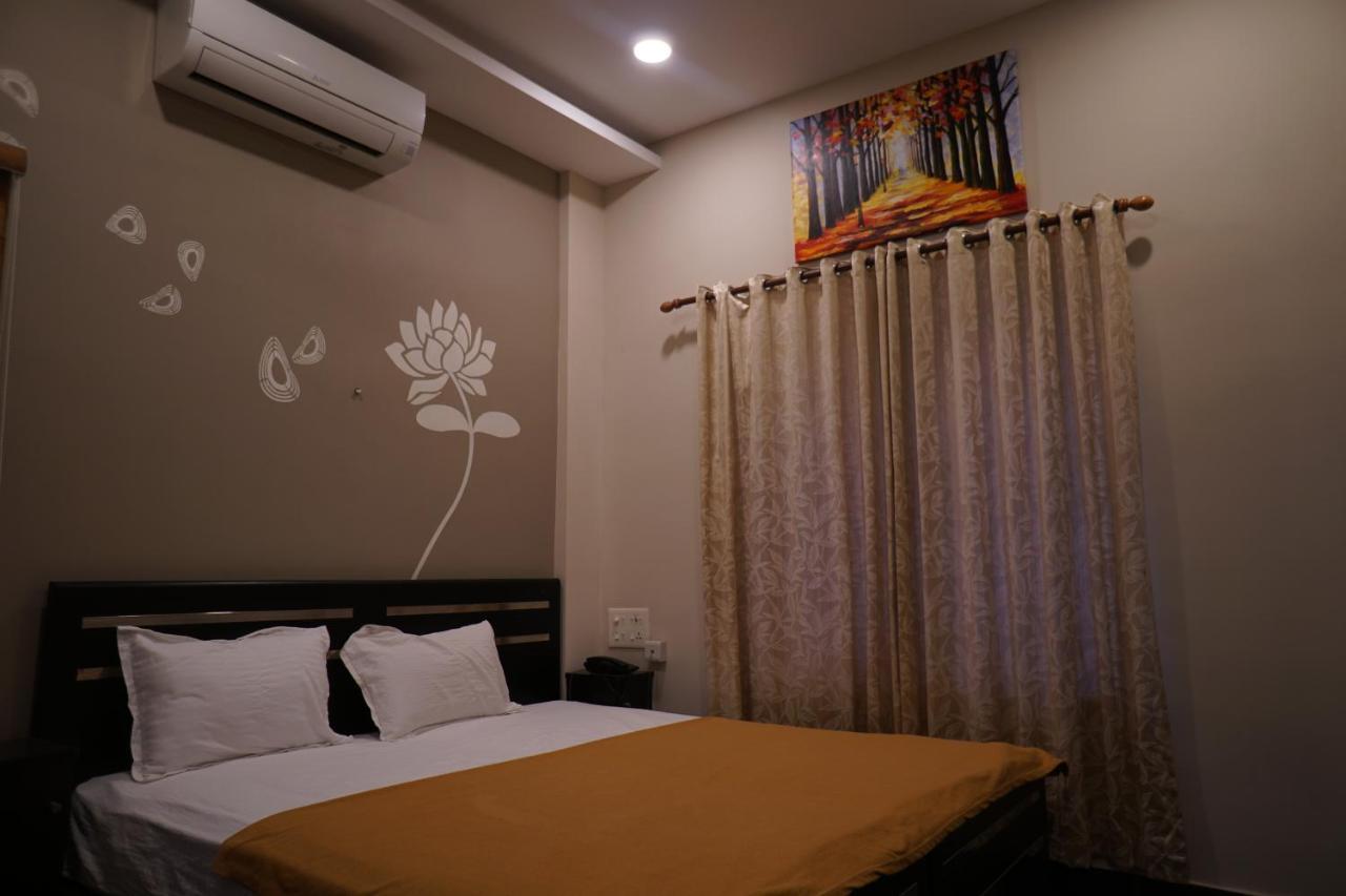 Hotel Metro Residency à Kochi Extérieur photo