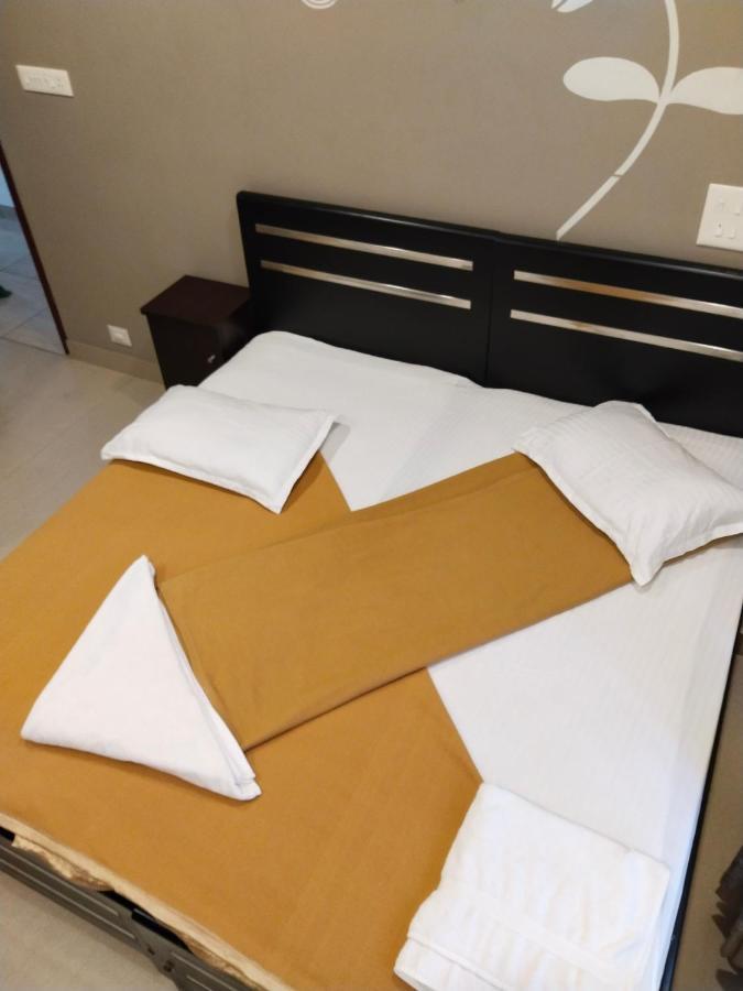Hotel Metro Residency à Kochi Extérieur photo