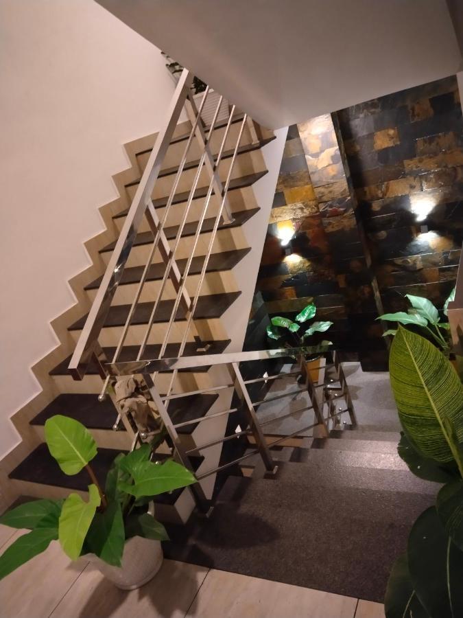 Hotel Metro Residency à Kochi Extérieur photo
