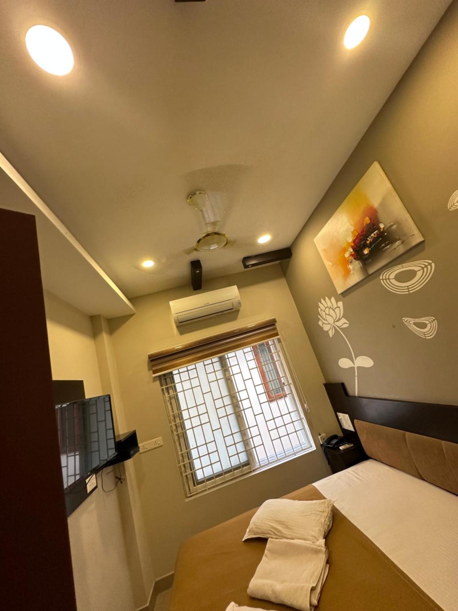 Hotel Metro Residency à Kochi Extérieur photo