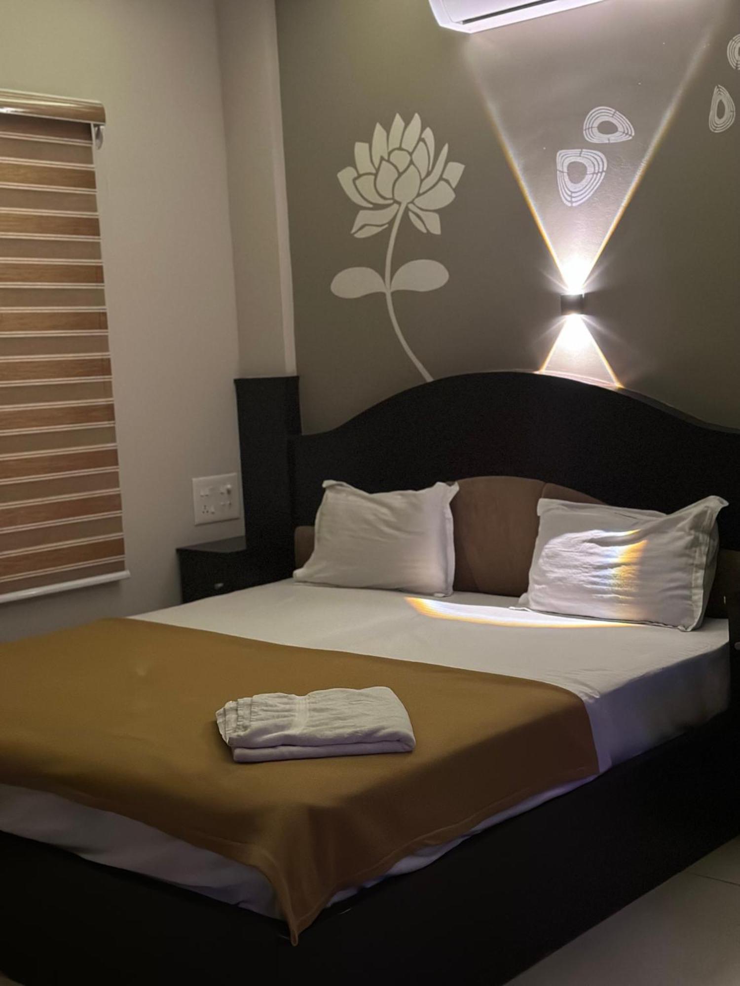 Hotel Metro Residency à Kochi Extérieur photo