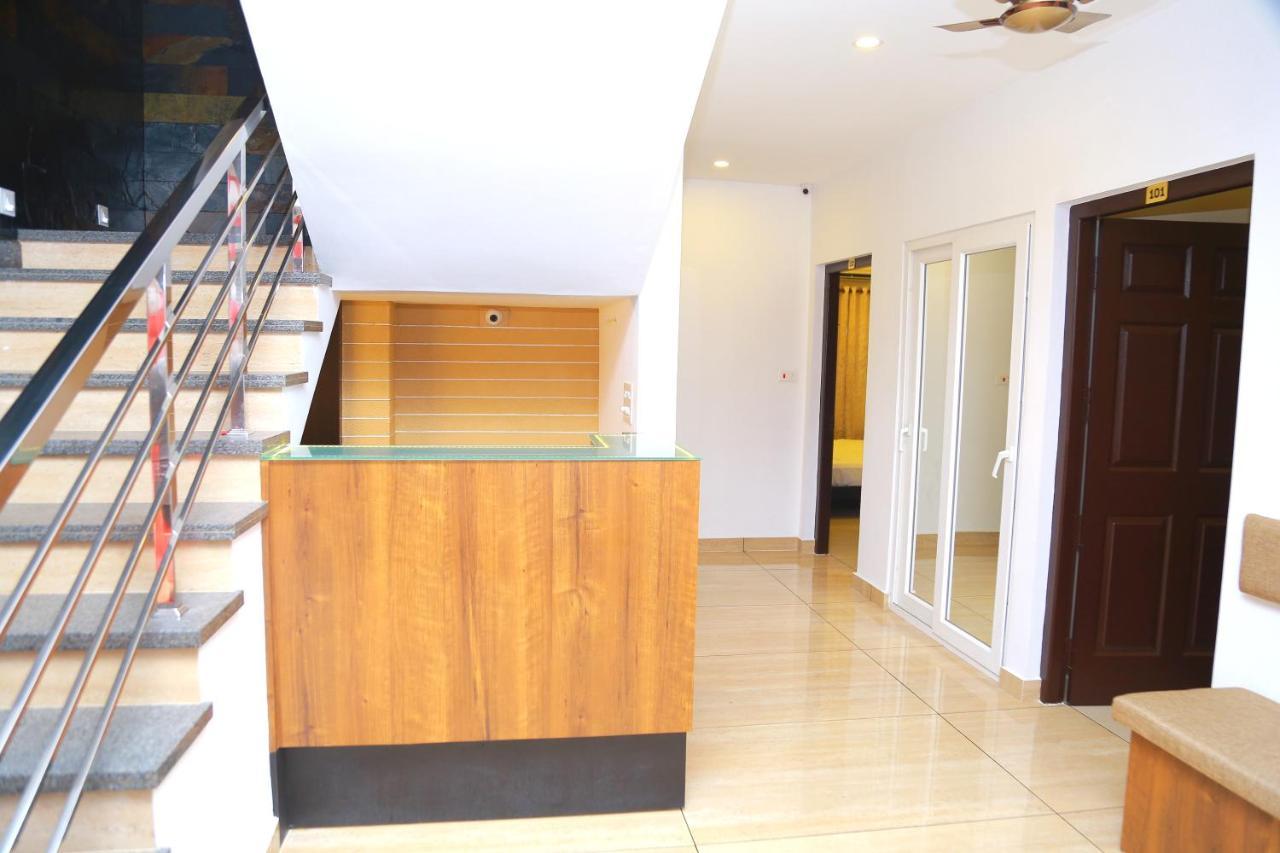 Hotel Metro Residency à Kochi Extérieur photo