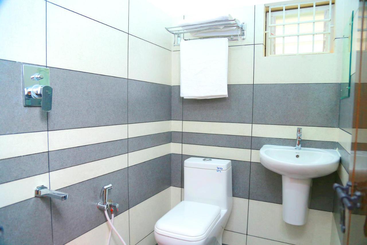 Hotel Metro Residency à Kochi Extérieur photo